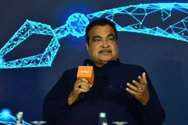 অন্যকে যিনি সহজে বোকা বানাতে পারেন, তিনিই বড় নেতা: ভারতের কেন্দ্রীয় মন্ত্রী