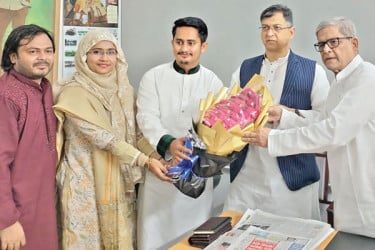 বিএনপির প্রতিষ্ঠাবার্ষিকীতে এনসিপির শুভেচ্ছাবিনিময়