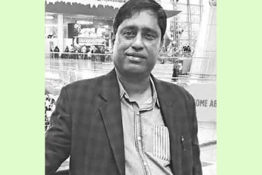 নিজের হাসপাতালে গলা কাটা লাশ চিকিৎসকের