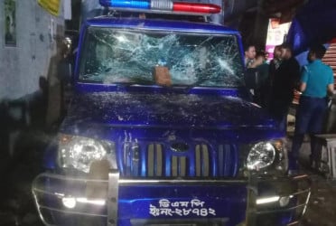 রাজধানীর আদাবরে পুলিশের ওপর হামলা