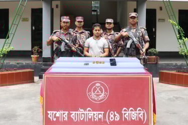 যশোরে চার স্বর্ণের বারসহ আটক ১