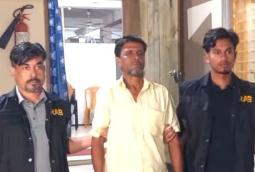 ভোলায় র‍্যাবের হাতে আটক কথিত ‘জিনের বাদশা