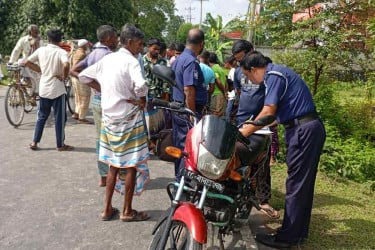 নেত্রকোনায় বাস চাপায় নারীর মৃত্যু