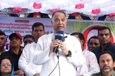 ১৬ বছর হাসিনার কাছ থেকে সুবিধা নিয়ে মুক্তিযোদ্ধারা চুপ ছিল : টুকু