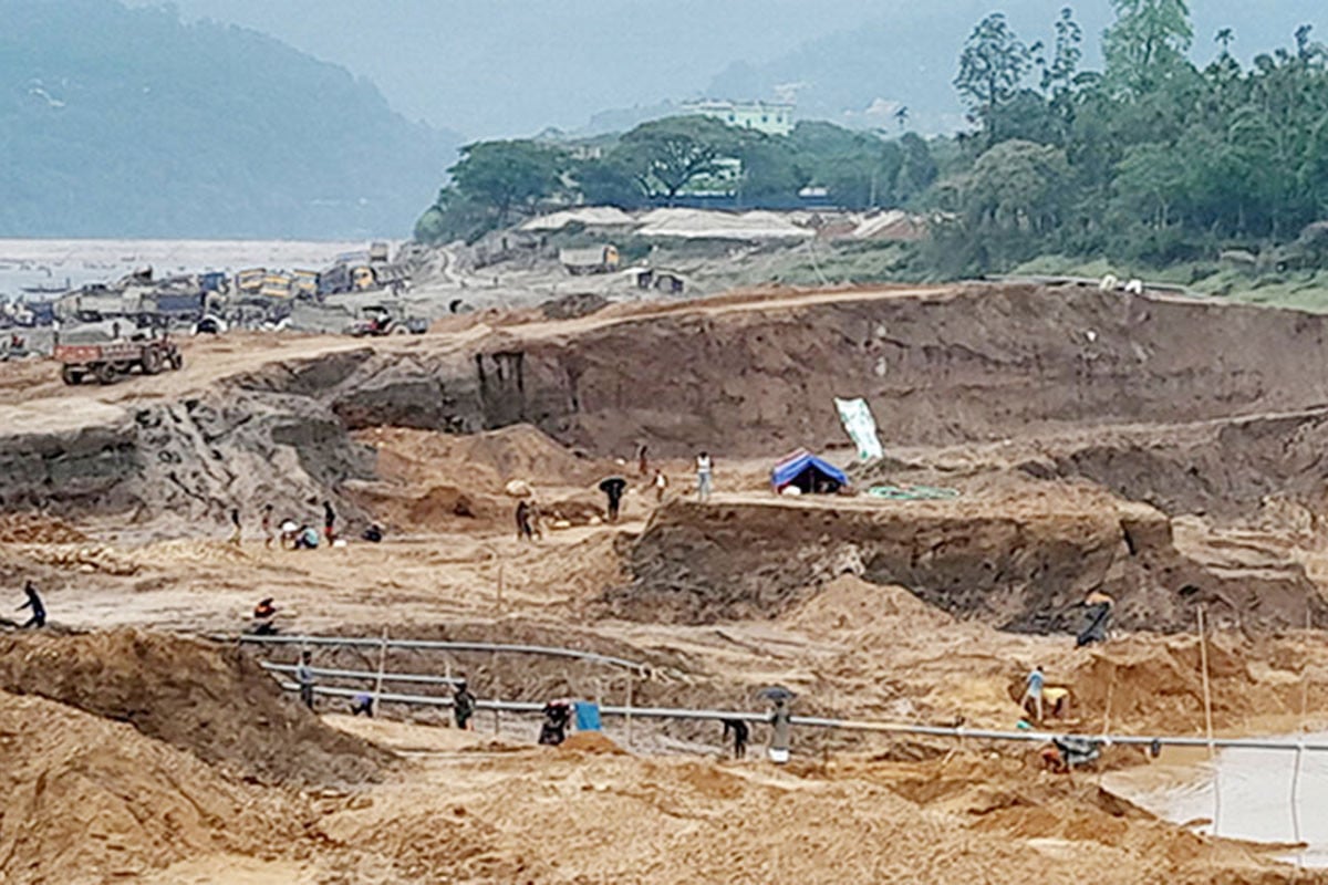 সিলেটে অবৈধ বালু উত্তোলন, ১৪ জন কারাগারে
