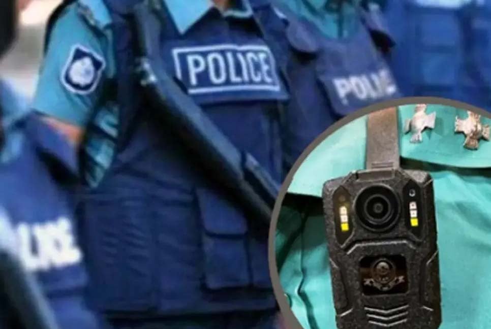 ভোটকেন্দ্রের নিরাপত্তায় পুলিশের বডি ক্যামেরা