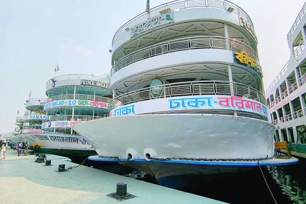 যাত্রী খরায় ভুগছে সদরঘাটের লঞ্চ