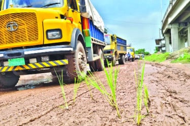 এক সড়কে দুর্ভোগের ১২ বছর