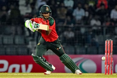 ডাচদের হোয়াইটওয়াশের লক্ষ্যে ব্যাটিংয়ে টাইগাররা