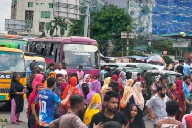 চার ঘণ্টা পর কুড়িলের সড়ক ছাড়লেন পোশাক শ্রমিকরা