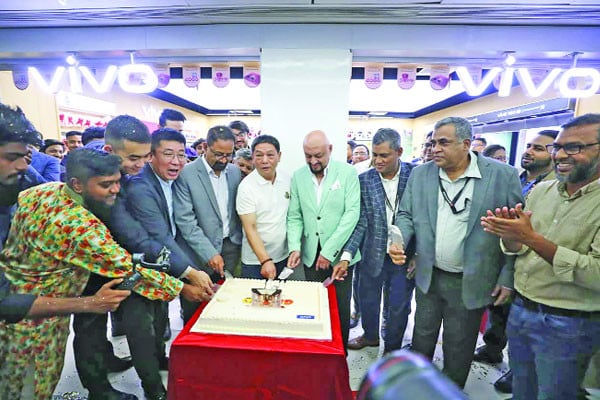 বসুন্ধরা সিটিতে ভিভোর ফ্ল্যাগশিপ আউটলেট