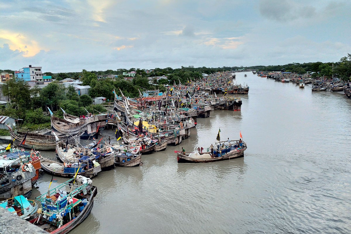 মাছ ধরা ট্রলার ও নৌকার গভীর সাগরে যেতে আর বাধা নেই