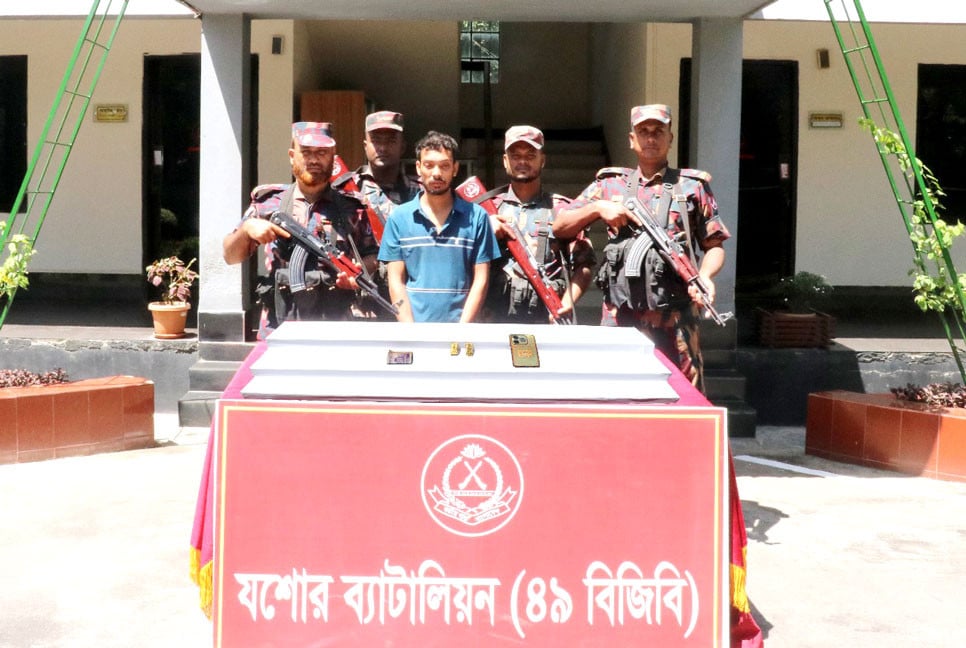 যশোরে স্বর্ণের বারসহ যুবক আটক
