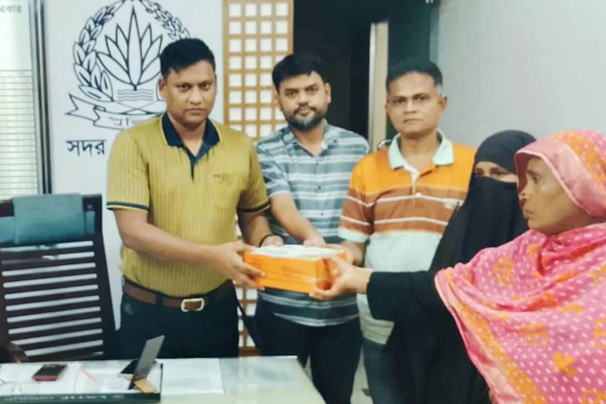 বগুড়ায় খুন হওয়া শাকিলের পরিবারকে সহায়তা দিল পুলিশ