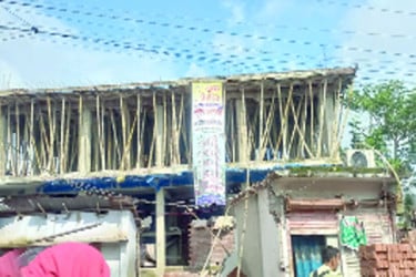 সরকারি হাসপাতালের সামনে বেসরকারি ক্লিনিক