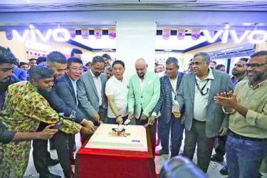 বসুন্ধরা সিটিতে ভিভোর ফ্ল্যাগশিপ আউটলেট