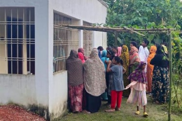 ঝিনাইদহে বসতঘর থেকে ব্যবসায়ীর অর্ধগলিত মরদেহ উদ্ধার