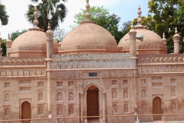 চারশ’ বছরের পুরনো চাঁদগাজী ভূঁঞা মসজিদ, নিয়মিত আদায় হয় নামাজ