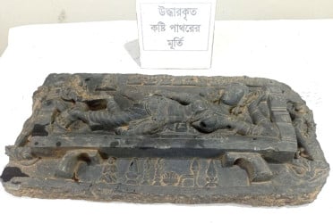 গাইবান্ধায় ‘কষ্টি’ পাথরের মূর্তি উদ্ধার, গ্রেপ্তার ৩