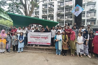 জবির আশপাশের অবৈধ বাসস্ট্যান্ড উচ্ছেদে প্রশাসনকে ৪৮ ঘণ্টার আল্টিমেটাম শিক্ষার্থীদের