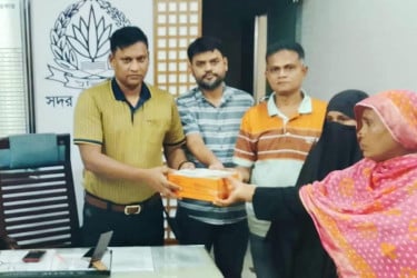 বগুড়ায় খুন হওয়া শাকিলের পরিবারকে সহায়তা দিল পুলিশ