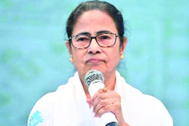 গলা কাটলেও বাংলায় কথা বলব