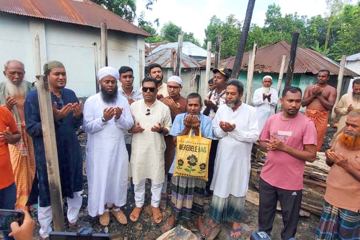 বগুড়ায় অগ্নিকাণ্ডে ক্ষতিগ্রস্তদের পাশে আমরা বিএনপি পরিবার