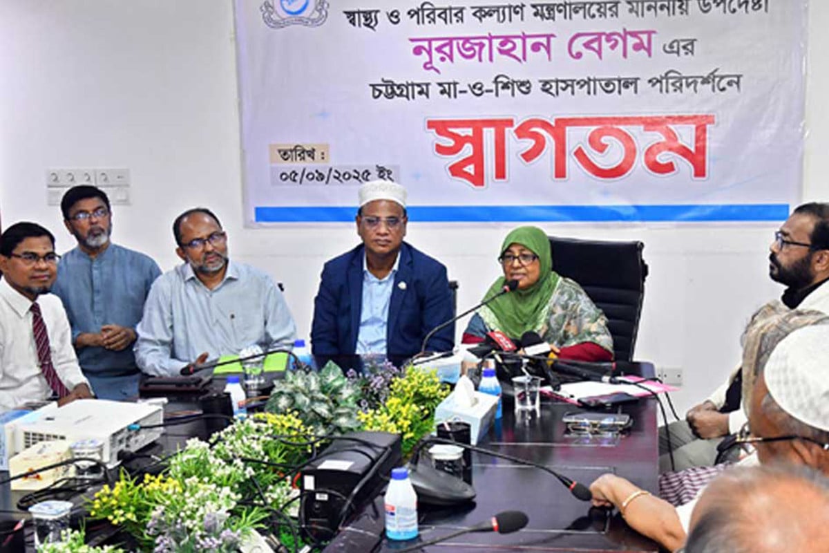 ডাক্তারদের কোনো দল থাকতে পারে না: উপদেষ্টা