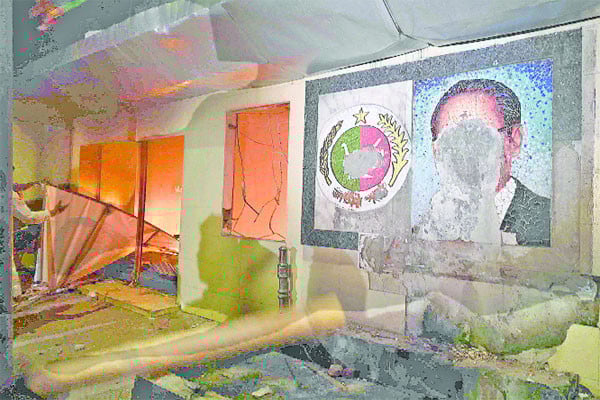 জাপা কার্যালয়ে ফের ভাঙচুর আগুন