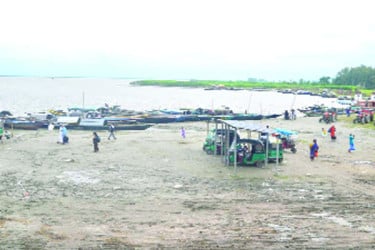 বর্ষা শেষ হতে না হতেই পানি নেই যমুনা বাঙালি করতোয়ায়