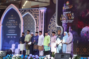 মালয়েশিয়ায় নানা আয়োজনে উদযাপিত হচ্ছে ঈদে মিলাদুন্নবী (সা.)