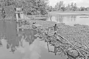 সেতু বিধ্বস্ত, ৮ বছর দুর্ভোগ