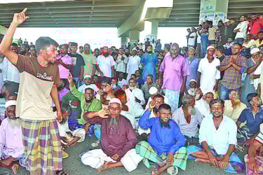 অর্ধশত আসনে কাটাছেঁড়া