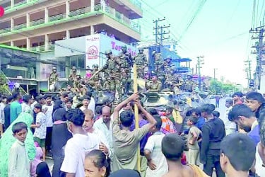 অবৈধ স্থাপনা উচ্ছেদ নিয়ে কক্সবাজারে তুলকালাম