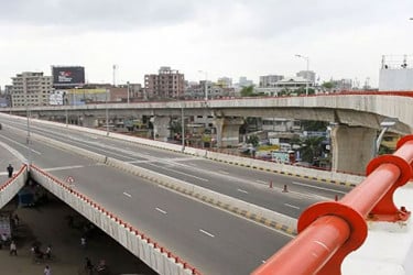 হানিফ ফ্লাইওভারে বাসের ধাক্কায় অটোরিকশা চালকসহ নিহত ২