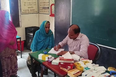 মেহেরপুরে ফ্রি মেডিকেল ক্যাম্প ও ওষুধ বিতরণ