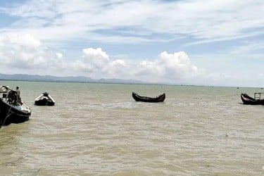 সেন্টমার্টিনে ইঞ্জিন বিকল ফিশিং বোটসহ ৩ জেলে উদ্ধার