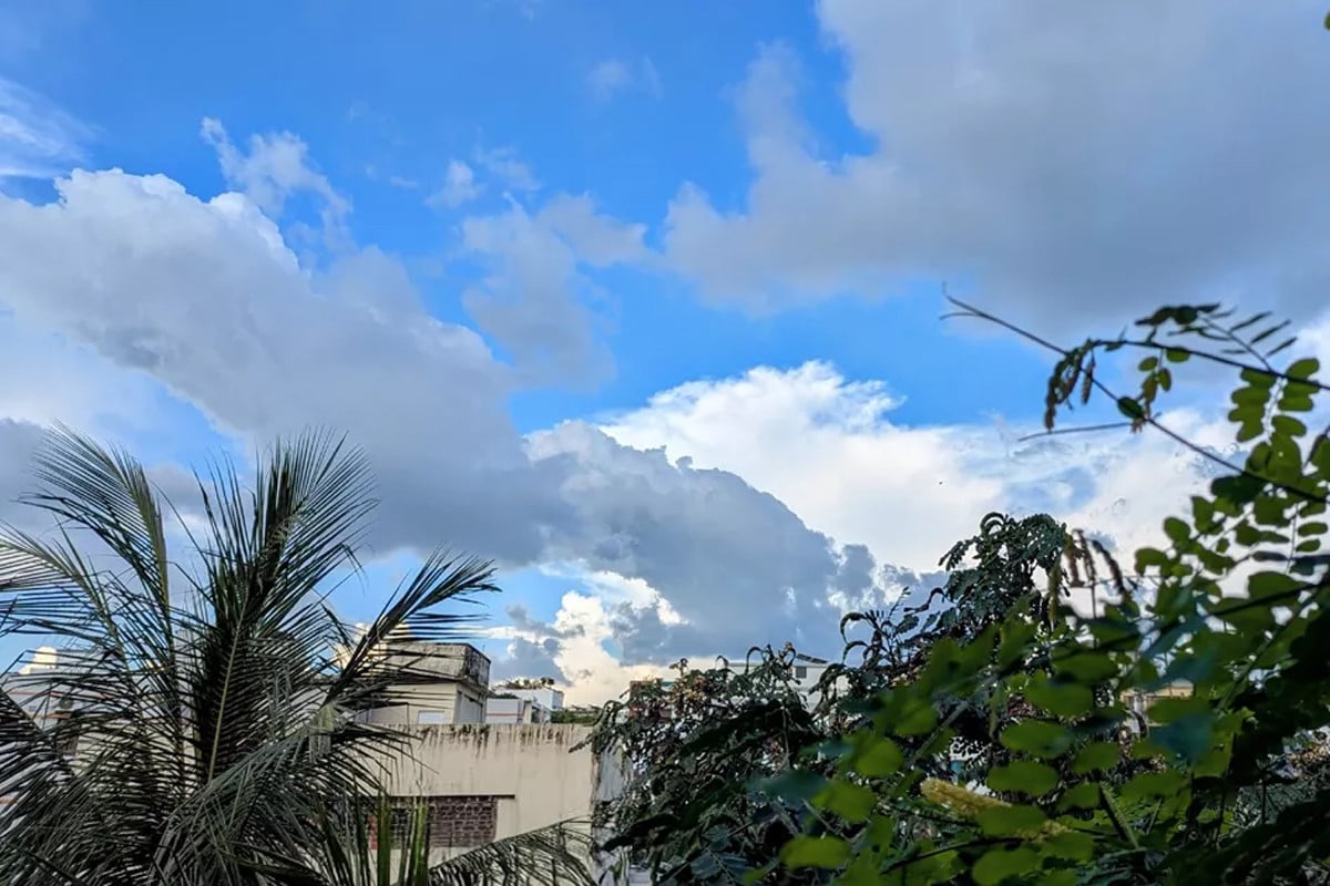 ঢাকার বাতাস আজ সহনীয়, দূষণের শীর্ষে রিয়াদ