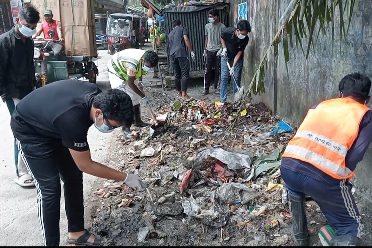 মোংলায় ডেঙ্গু ও চিকনগুনিয়া প্রতিরোধে পরিচ্ছন্নতা অভিযান