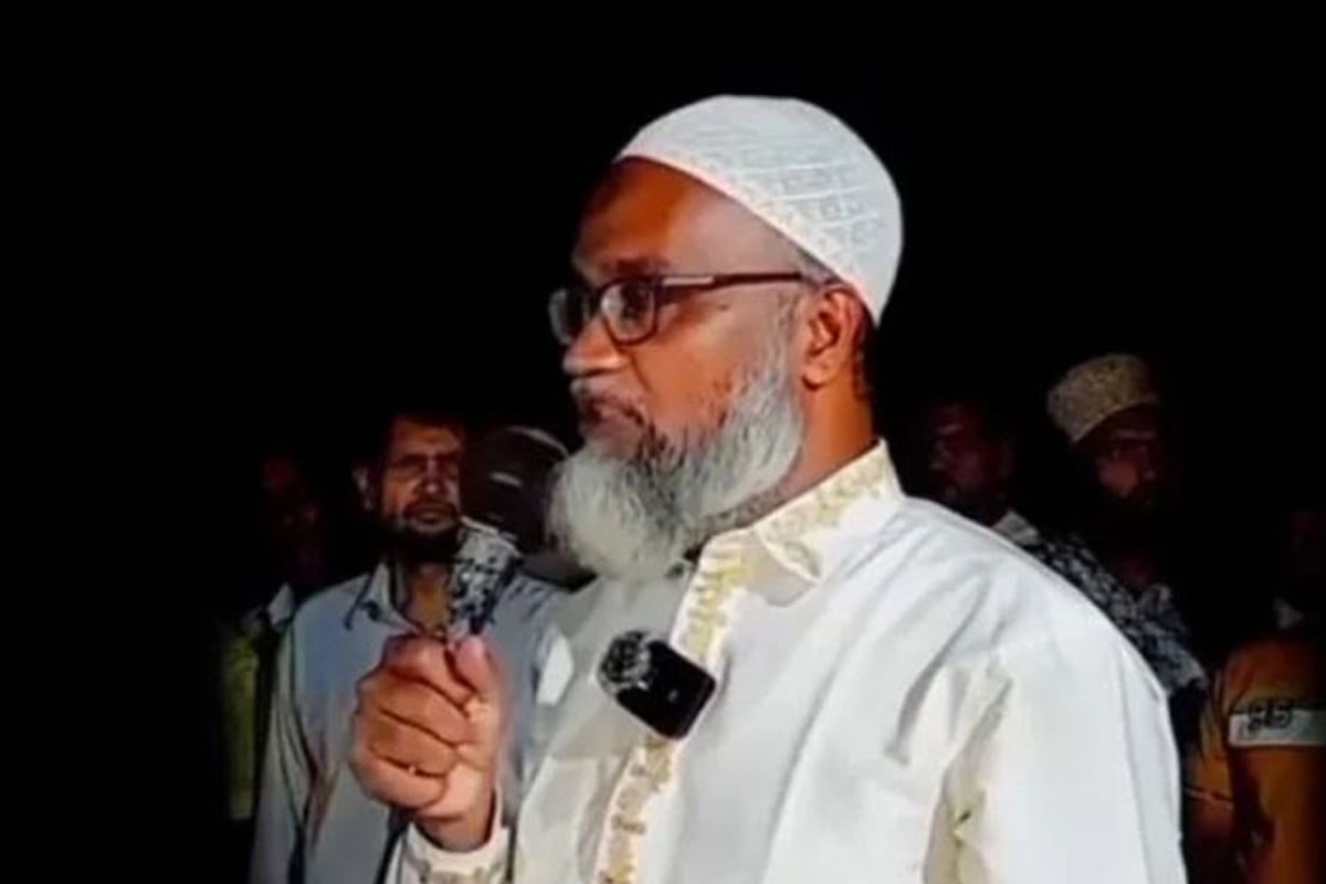 ‘জমিদারের বংশ’ দাবি করে বক্তব্য দেওয়া চবির সেই কর্মকর্তাকে শোকজ