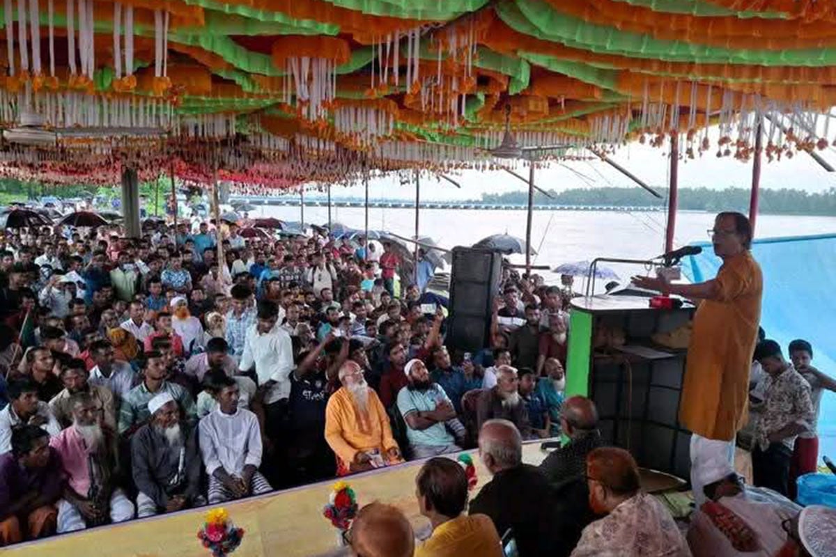 তিস্তা মহাপরিকল্পনা কাজের উদ্বোধনের দাবিতে নদীপথে আলোর মিছিল