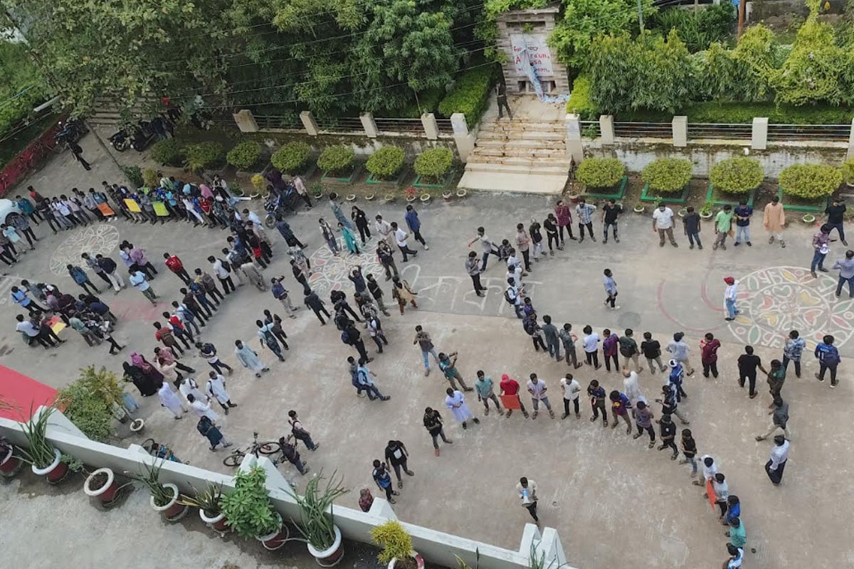 বিক্ষোভে উত্তাল চবি, প্রক্টরিয়াল বডির পদত্যাগ দাবি