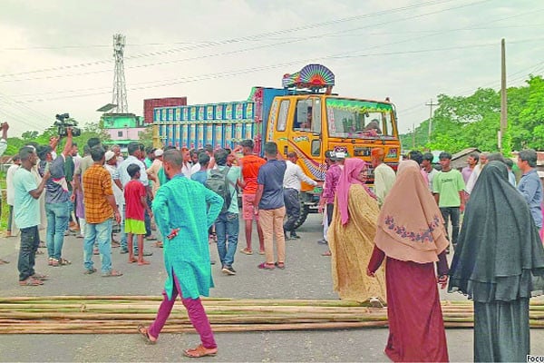সীমানা নিয়ে ক্ষোভ-বিক্ষোভ