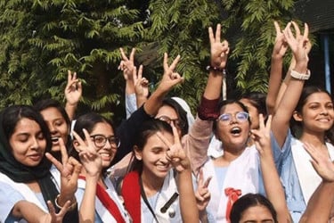 একাদশে ভর্তি শুরু: কোন কলেজে কত খরচ?