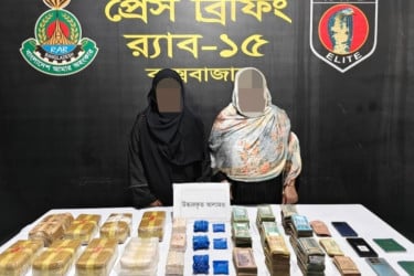 কক্সবাজারে ইয়াবা ও নগদ টাকাসহ দুই নারী আটক