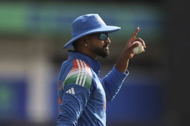 এশিয়া কাপ থেকে বাদ পড়া নিয়ে মুখ খুললেন আইয়ার