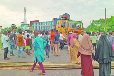 সীমানা নিয়ে ক্ষোভ-বিক্ষোভ