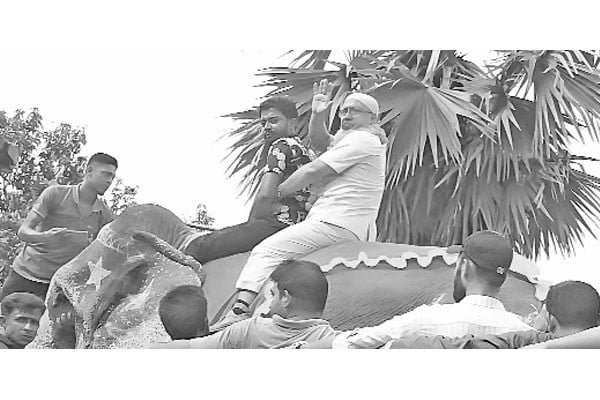 অন্যরকম বিদায় শিক্ষকের