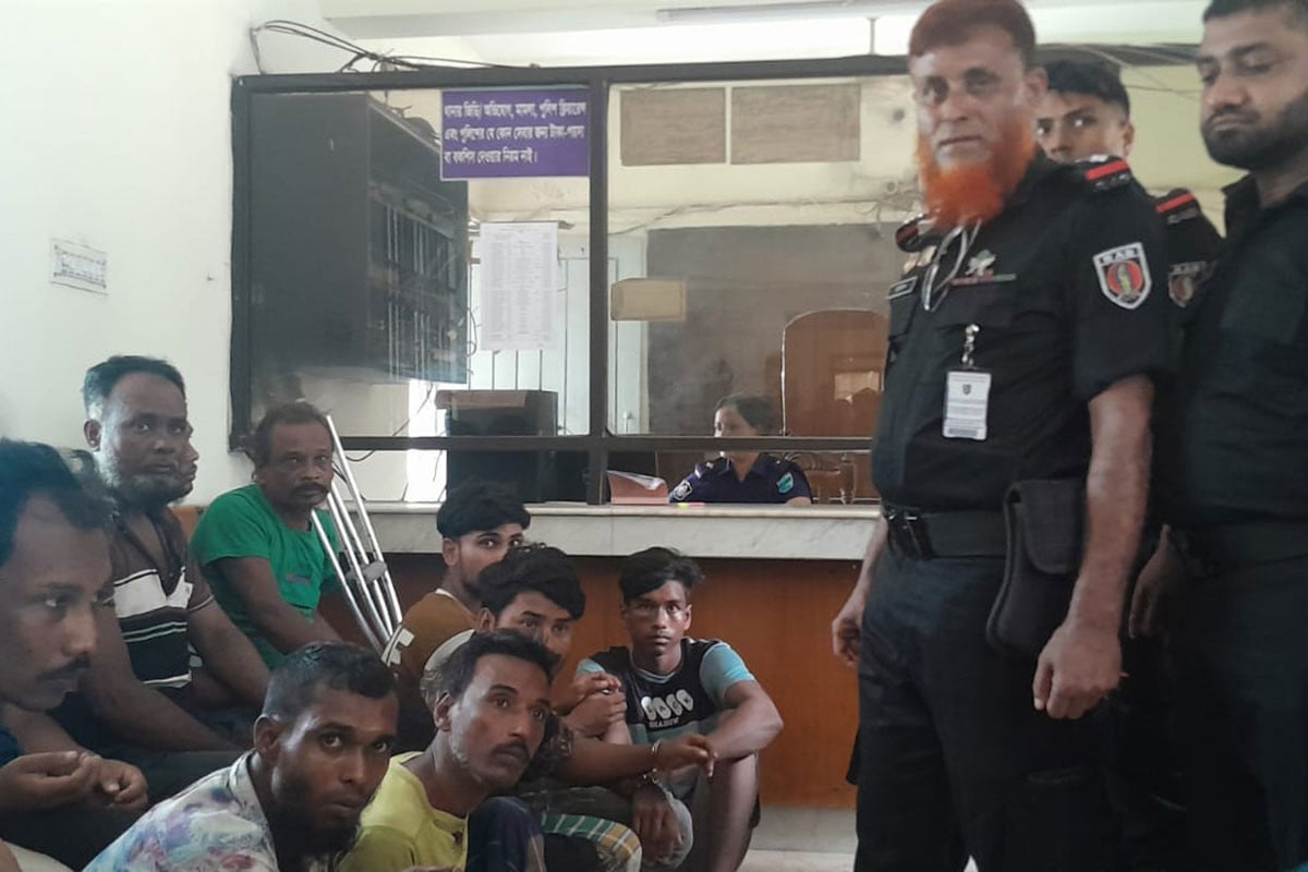 শ্রীপুরে র‌্যাবের গাড়ি আটক করে হামলার ঘটনায় গ্রেপ্তার ১৪