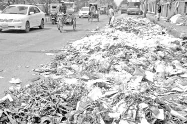 বর্জ্যে নাকাল পৌরবাসী
